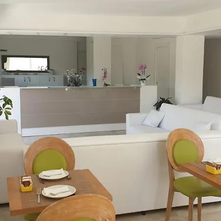 Rena Bianca By La Contessa 4*