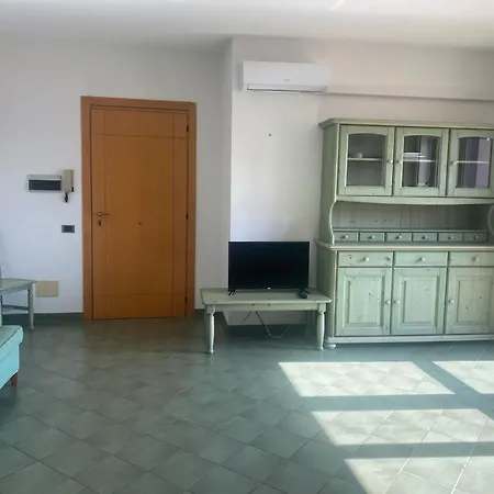 Rena Bianca By La Contessa 4*